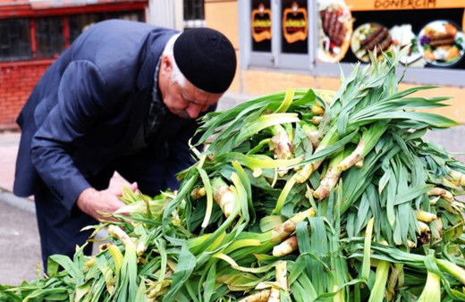 Çiriş otunun hem çorbası hem yemeği yapılıyor