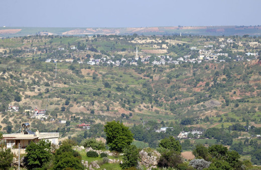 Deprem nedeniyle tepe çöktü, iki köyün manzarası değişti!
