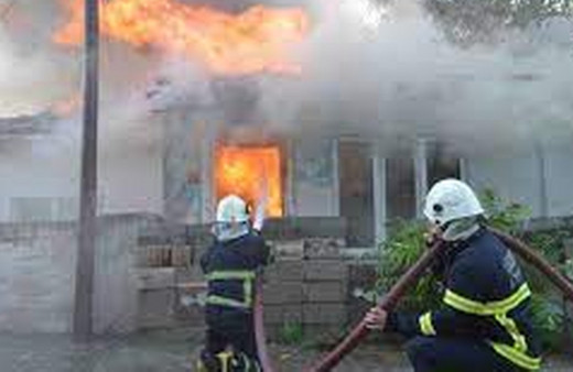 Kırklareli'nde çıkan yangında 2 ev kullanılamaz hale geldi