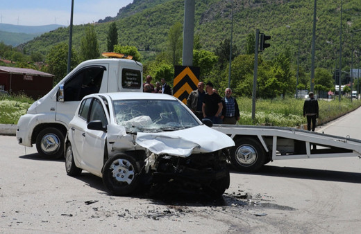 Tokat'ta kamyonet ile otomobil çarpıştı: 7 kişi yaralandı!