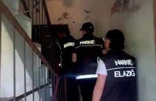 Tunceli'de uyuşturucuyla yakalanan iki kişi hakkında işlem yapıldı