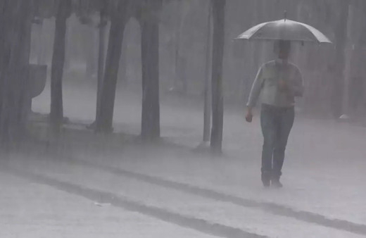 Başkentte sağanak ve şiddetli rüzgar etkili oluyor