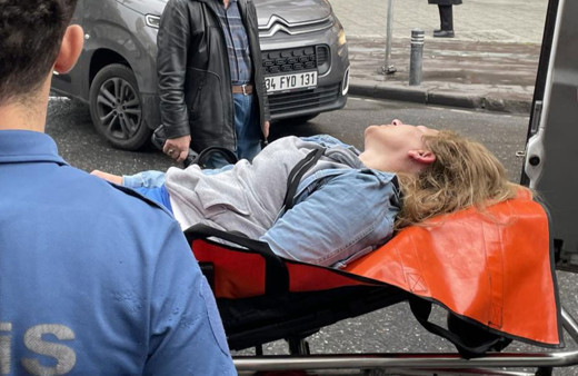 İstanbul'da işyerinin yandığını gören kadın sinir krizi geçirdi