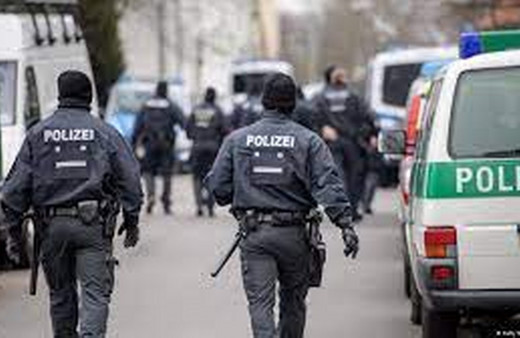 Alman polisi, Sabah Avrupa gazetesinin ofisini bastı, iki gazeteciyi gözaltına aldı