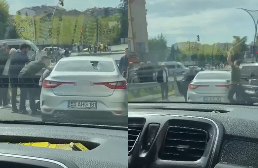 Kocaeli'de trafikte kavga çıktı, araçtan sopa ile inip dehşet saçtılar! O anlar saniye saniye kamerada
