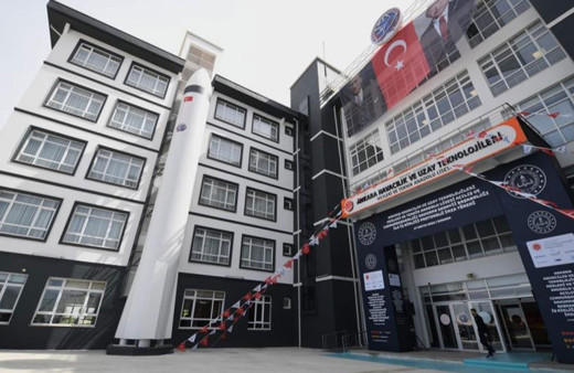 Türkiye’nin ilk uzay ve havacılık lisesine Özdemir Bayraktar’ın adı verilecek