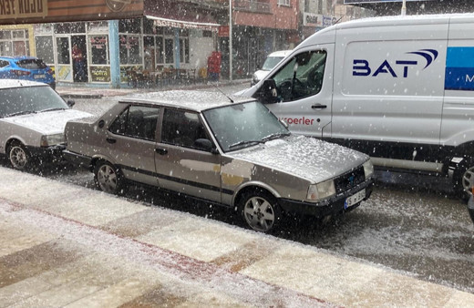 İzmir ve Manisa'da sağanak ve dolu etkili oldu