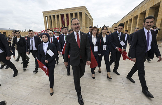 19 Mayıs 1919'un 104'üncü yılını kutluyoruz! Bakan Kasapoğlu ve gençler Anıtkabir'de