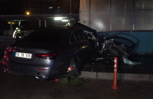 Bursa'da lüks araç kontrolden çıktı 3 kişi öldü 1 kişi ağır yaralı