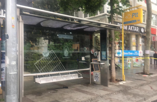 İstanbul'da bıçaklı ev sahibi dehşeti kamerada: Kiracısından 10 bin lira zam istemiş