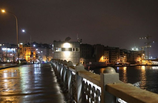 Beyoğlu'nda polis uygulaması sırasında denize atlayan kişi kayboldu