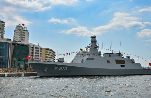 Milli korvet TCG Burgazada İzmir'de vatandaşların ziyaretine açıldı