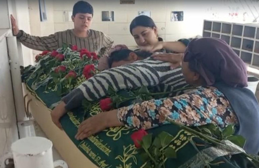 İzmir'de kayıp çocuklarının kemiklerini 21 yıl sonra bulup defnettiler