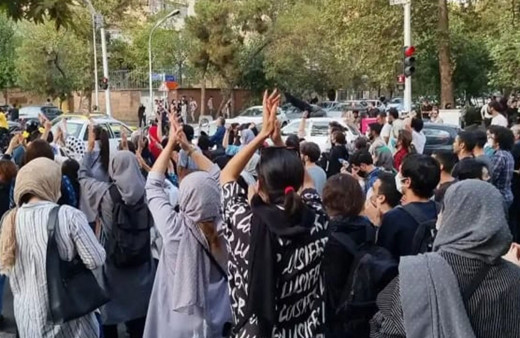 İran'da güvenlik güçlerini öldürmekle suçlanan 3 kişi idam edildi