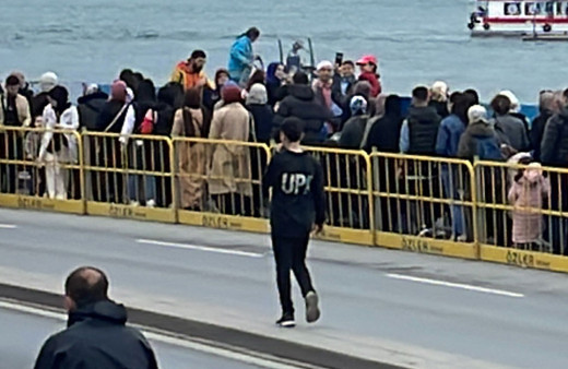 İnanılmaz bir yoğunluk var! Kuyruğun ucu gözükmüyor