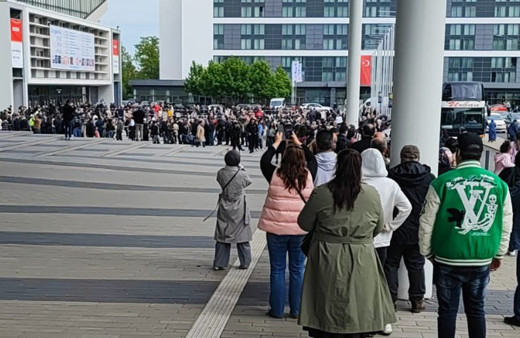 Almanya’da seçime yoğun ilgi! Kalabalık izdiham yarattı: Uzun kuyruğun ucu bucağı yok!