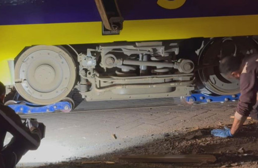 İstanbul'da tramvay raydan çıktı! Gülhane virajını alamadı!