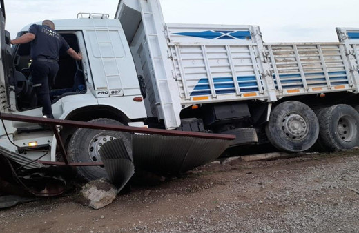 Adana'da kamyon sürücüsü direksiyon başında ölü bulundu