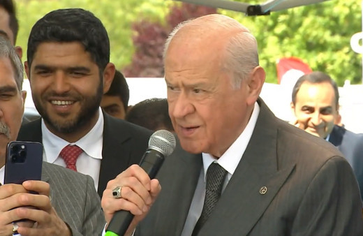 Devlet Bahçeli'nin o anları gündem oldu! "Söz büyüğün, su küçüğün ben suyumu içiyorum"