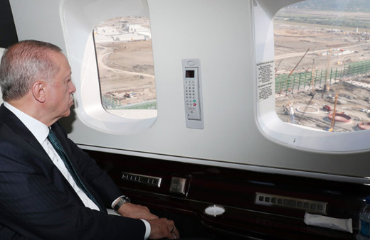 Cumhurbaşkanı Erdoğan, savaş uçakları nezaretinde Gaziantep'e geldi