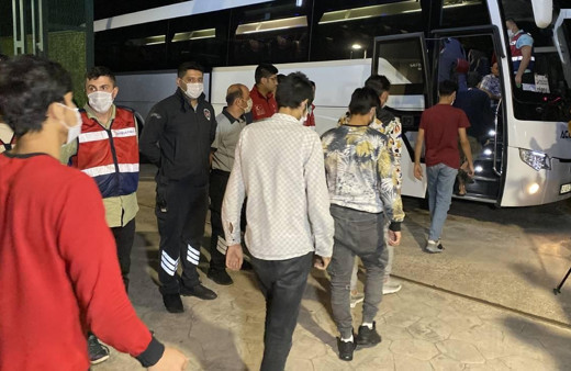 Kocaeli ve çevre illerde yakalanan 137 düzensiz göçmen ülkelerine gönderildi