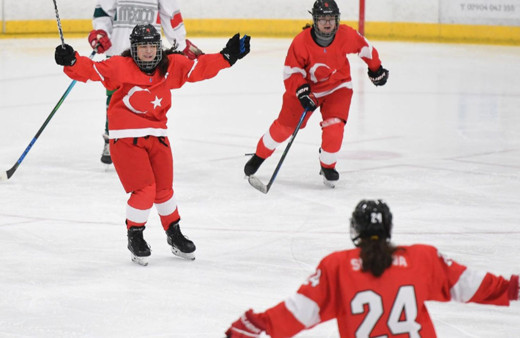 Buz hokeyinde U18 Kadın Milli Takımı, 2024 Kış Gençlik Olimpiyatları'na katılacak