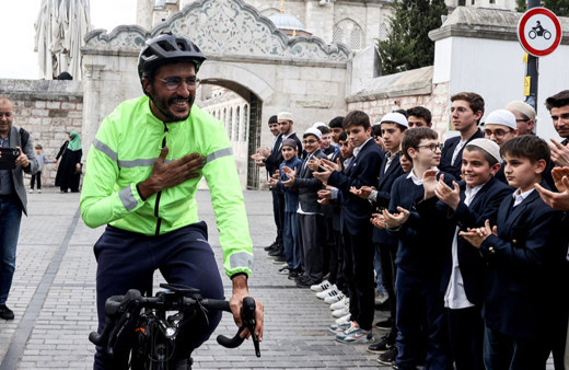 Bisikletle hacca gidiyor! Fransa'dan yola çıktı, İstanbul'a ulaştı!