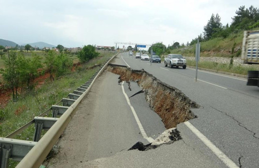 Muğla'da Mayıs yağışları nedeniyle yollar çöktü!