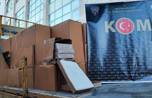 Niğde'de 2 milyon 65 bin dolu makaron ele geçirildi