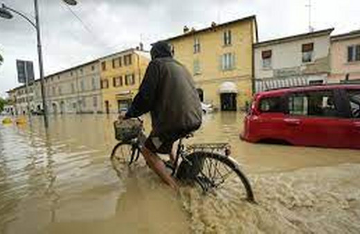 Fransa İtalya'ya sel felaketi nedeniyle su tahliye sistemi gönderiyor