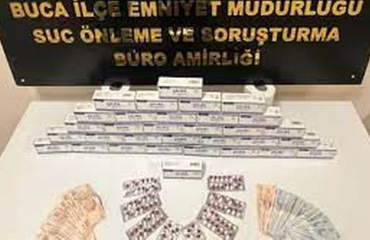 İzmir'de uyuşturucuyla yakalanan 2 şüpheli tutuklandı