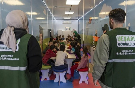 Yeşilay'dan deprem bölgesindeki çocuk ve gençlere psikolojik destek