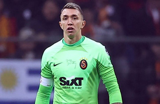 Fernando Muslera kaybolan parfüm için ortalığı birbirine kattı