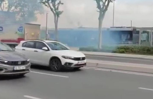 Fatih'te seyir halindeki tramvayda yangın! Yolcular tahliye edildi