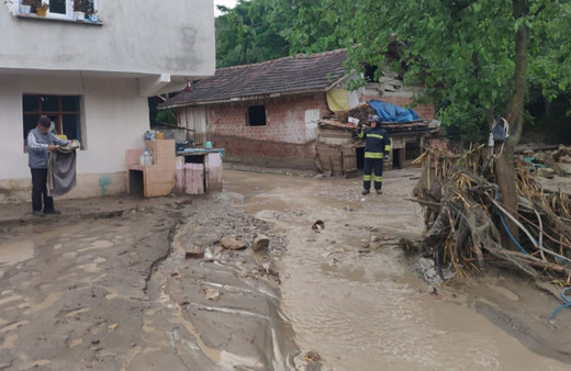 Samsun ve Çankırı'da sağanak su baskınına neden oldu