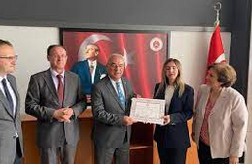 İstanbul'dan seçilen milletvekilleri mazbatalarını almaya devam ediyor