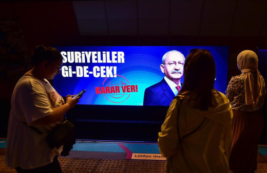 Seçime iki gün kaldı! İstanbul’un cadde ve meydanlarında afiş yarışı devam ediyor!