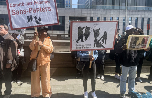 Belçika'da yıllardır yasal belgesi olmadan yaşayan "kağıtsızlar" hükümeti protesto etti