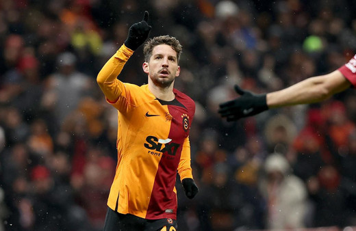 Galatasaray, Dries Mertens'in sözleşmesini yeniledi