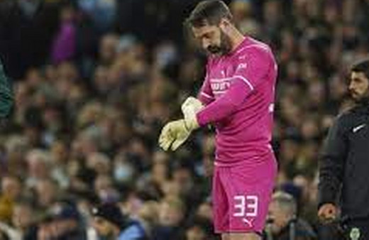 Manchester City, tecrübeli kaleci Scott Carson'ın sözleşmesini bir yıl uzattı