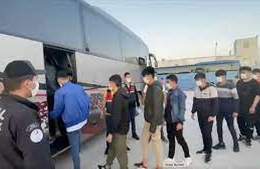 Yılbaşından bu yana 39 bin 576 düzensiz göçmen sınır dışı edildi