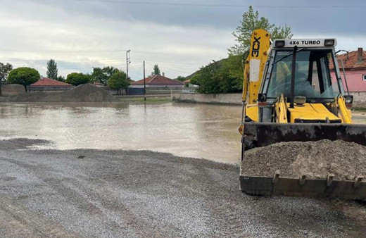 Konya'da etkili olan sağanak yüzünden bazı işyerlerini su bastı