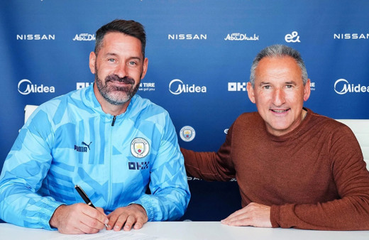 3 yılda iki kez forma giydi, 6 kupa kazandı! Manchester City, Bursaspor'un eski yıldızının sözleşmesini uzattı!