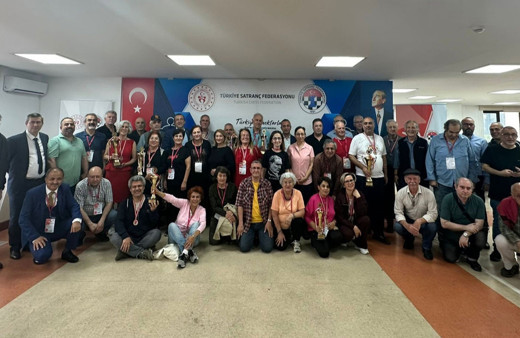 Emektar santranç sporcuları Başkent'te yarıştı