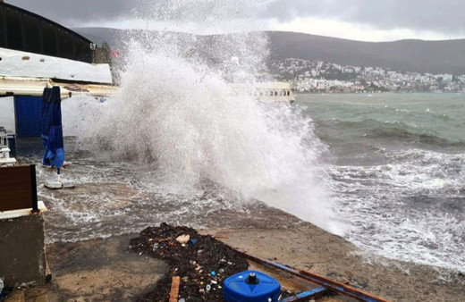 Denizciler dikkat! Marmaris-Finike arasında denizlerde fırtına var!