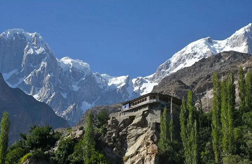 Pakistan'da çığ düşmesi sonucu 10 kişi öldü