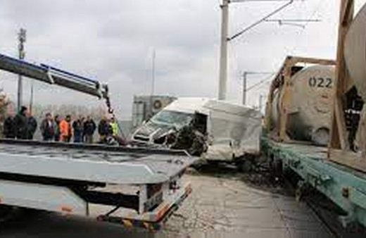 Kütahya'da hemzemin geçitte yolcu treninin çarptığı kişi öldü