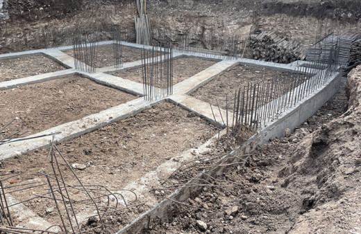 Balıkesir'de Eski MHP İl Başkanı, inşaat temelindeki demirlerin üzerine düşerek hayatını kaybetti