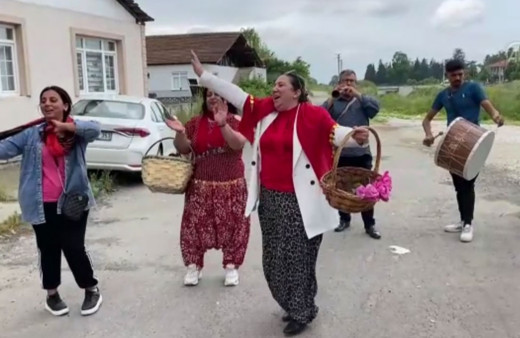 Düzce'de Romanlar davul zurna eşliğinde sandığa gitti