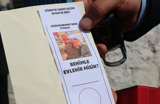 Sandık başında evlilik teklif etti! Ümit Özdağ'ın danışmanı oy pusulası bastırıp...